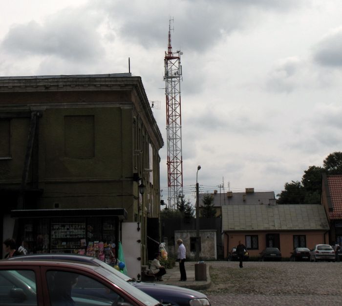 Cztery przekaźniki zostały umieszczone na wieży stojącej przy ul. Traugutta.
