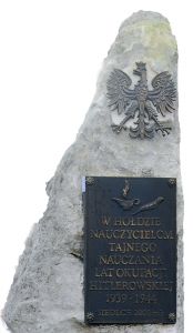 Orzeł i tablica z obelisku przy placu 1000-lecia również zostały skradzione. 