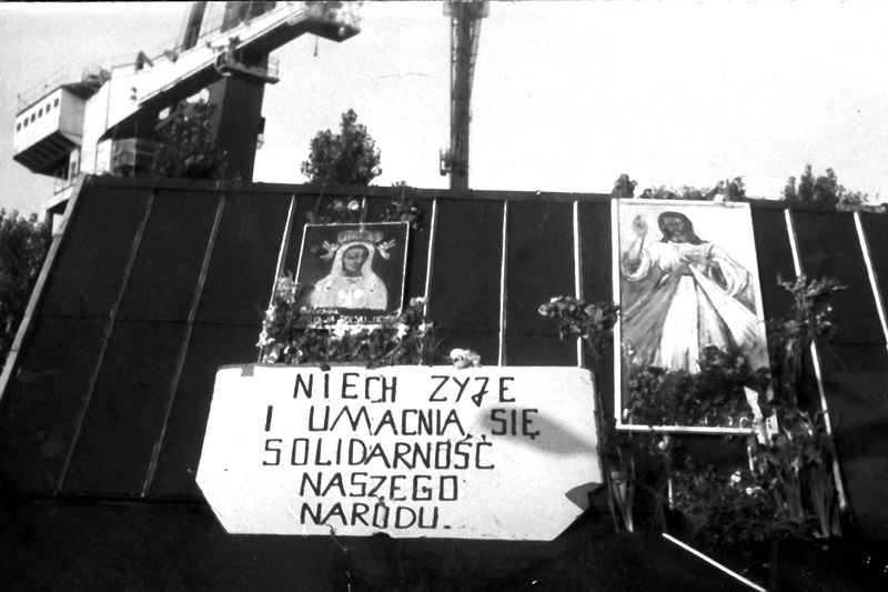 Płot Stoczni Gdańskiej im. Lenina w sierpniu '80 r.
