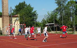 Konkurencje sportowe podczas turnieju w MOW w Jaworku. Fot Arch KPP w Węgrowie