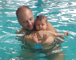 Tosia Dobijańska pływa od niemowlęcia