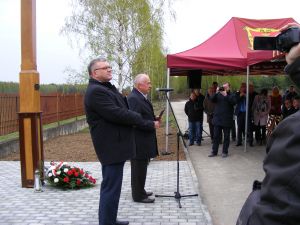 Uroczystość na nowym Cmentarzu Komunalnym przy ul. Zapowiednik w Łukowie. Fot. PGL