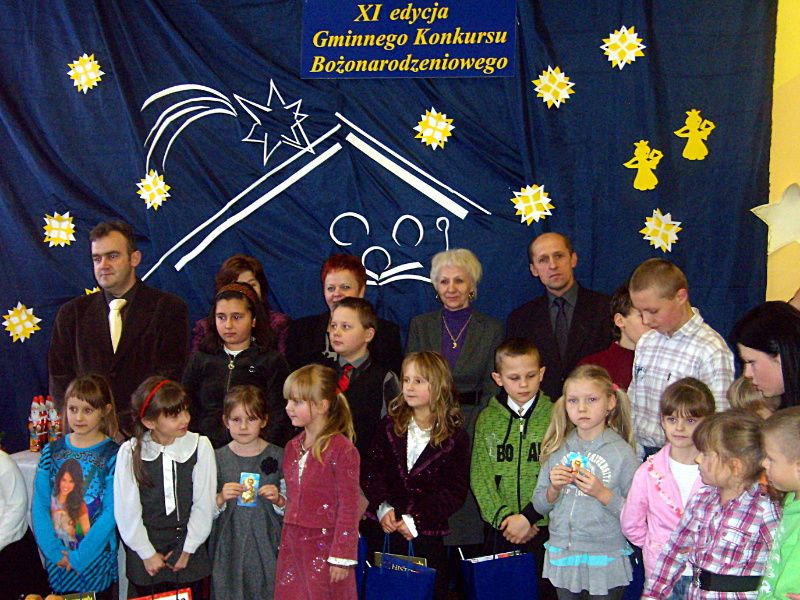 Organizatorzy konkursu, jego uczestnicy i reprezentanci władz samorządowych gminy Łuków. Fot. Arch. GBP