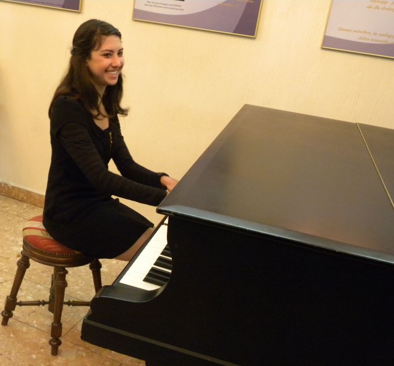 Wnuczka Angela Rosenblata zagrała... utwory Fryderyka Chopina.