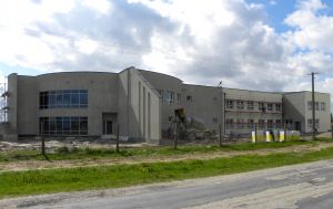 Nowoczesna szkoła w Tuchowiczu. Po oddaniu do użytku będzie to najbardziej futurystyczny budynek oświatowy w powiecie łukowskim.