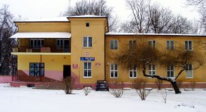 Szkoła w Burcu wybudowana na fundamentach dawnego dworu rodziny Dmochowskich.